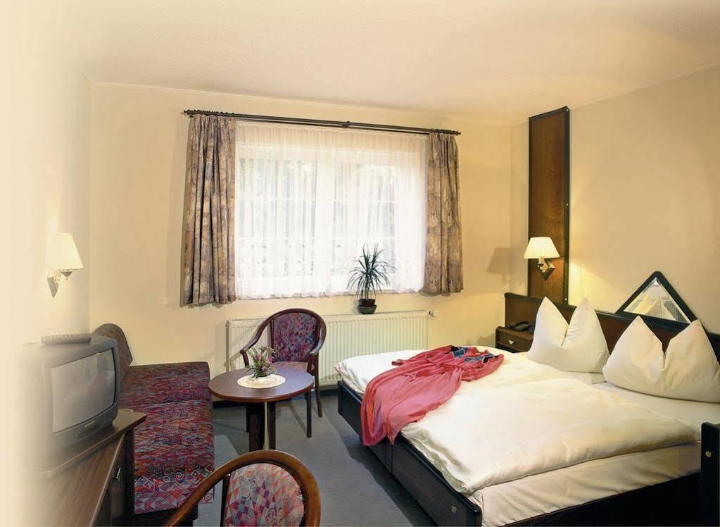 Familienhotel Zur Linde Panschwitz-Kuckau エクステリア 写真